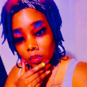 Meet your Posher, Latoya